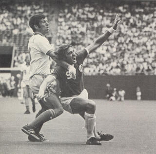 Minnesota Kicks New York Cosmos 1977 Giorgio Chinaglia, Alan Merrick