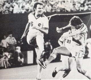 Los Angeles Aztecs New York Cosmos 1978 Home Franz Beckenbauer, Bobby Sibbald