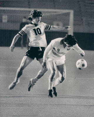 Chicago Sting 1975 Home Gordon Hill, Aztecs Uri Banhoffer