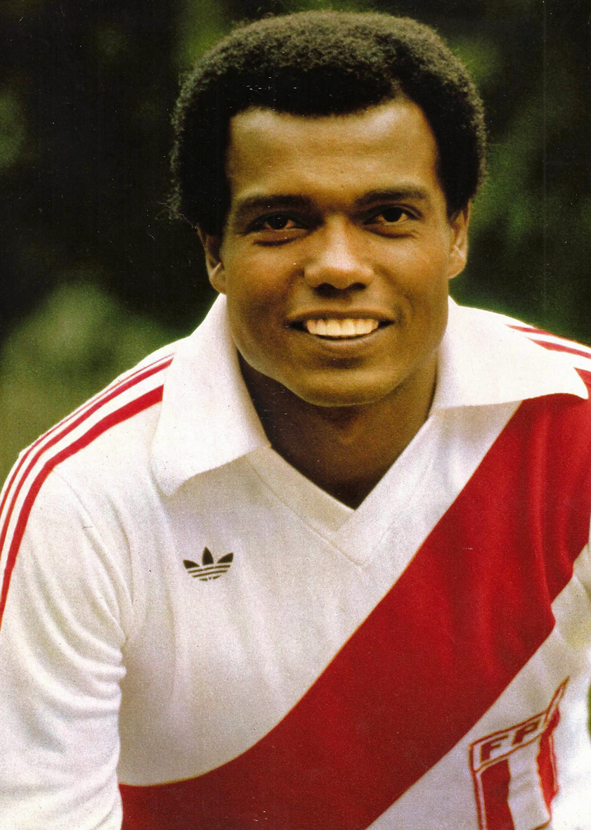 Peru soccer legends' uniforms
