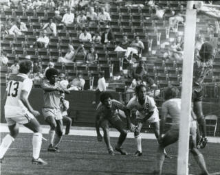 Los Angeles Aztecs 1977 Ken Whitehead, Kicks