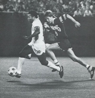 Game Action Shot - 1977 NASL New York Cosmos v St Louis Stars - Vtg Soccer  Slide