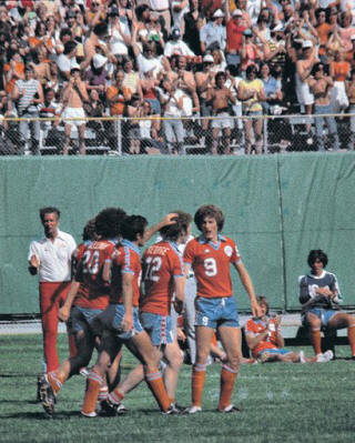 Kicks 78 Road Back Tim Twellman, Charlie George, Sting