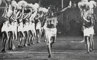 Memphis Rogues 78 Road Hugh O'Neill, Cheerleaders.jpg