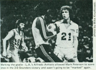 Sounders 80 Home Mark Peterson, Aztecs Alfredo Anhielo