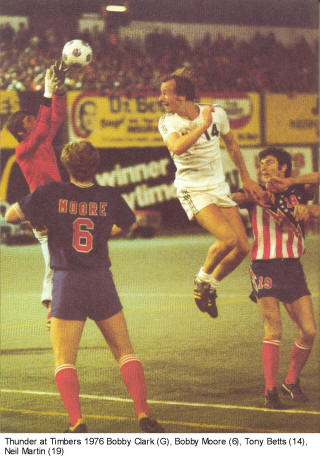 NASL Soccer San Antonio Thunder-Timbers 1976Tony Betts, Bobby Moore, Bobby Clark