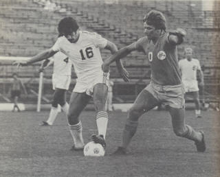 Minnesota Kicks Miami Toros 1976 Alan West Roman Rosul.jpg