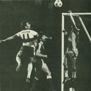 NASL Soccer Vancouver Whitecaps 79 Home Back Kevin Hector, 5-2-79 Sockers Alan Mayer