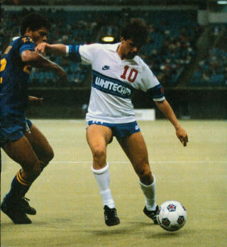 NASL Soccer Vancouver Whitecaps 84 Home Peter Ward, Cosmos Pedro DeBrito