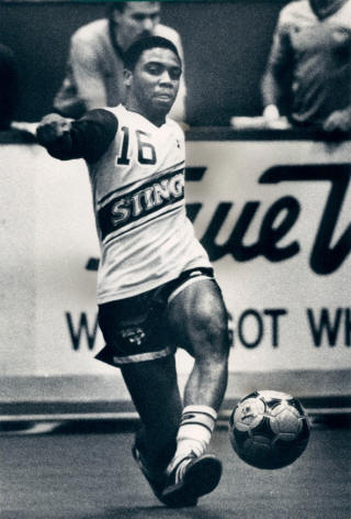 Chicago Sting 85-86 Road Ben Collins.jpg